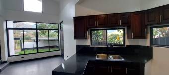 Hermosa casa completamente renovada en Escazú $390.000 NEGOCIABLE