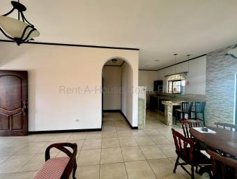 Propiedad con 2 casas y amplio terreno ideal para vivir o invertir en Alajuela #26-1800 GS
