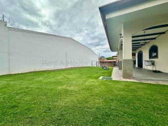 Propiedad con 2 casas y amplio terreno ideal para vivir o invertir en Alajuela #26-1800 GS