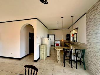 Propiedad con 2 casas y amplio terreno ideal para vivir o invertir en Alajuela #26-1800 GS