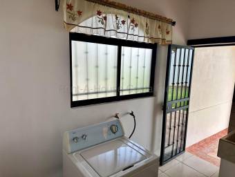 Propiedad con 2 casas y amplio terreno ideal para vivir o invertir en Alajuela #26-1800 GS