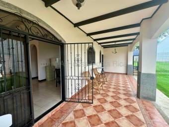 Propiedad con 2 casas y amplio terreno ideal para vivir o invertir en Alajuela #26-1800 GS