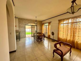 Propiedad con 2 casas y amplio terreno ideal para vivir o invertir en Alajuela #26-1800 GS