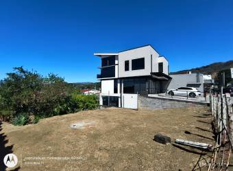Terreno 320 m2 en el Centro de Ciudad Colón, uso mixto