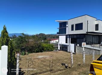 Terreno 320 m2 en el Centro de Ciudad Colón, uso mixto