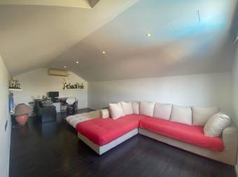 Casa en condominio céntrico con piscina y cancha de tenis en Escazú #26-478 GS