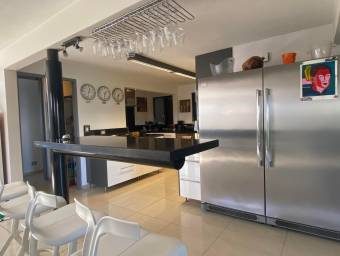 Casa en condominio céntrico con piscina y cancha de tenis en Escazú #26-478 GS