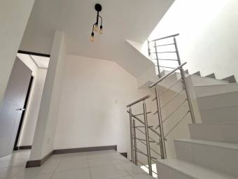 VENDO HERMOSA CASA EN CONDOMINIO HACIENDA LINCOLH