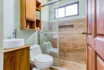 SE VENDE CASA EQUIPADA CON APARTAMENTO INDEPENDIENTE 