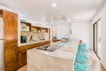 SE VENDE CASA EQUIPADA CON APARTAMENTO INDEPENDIENTE 