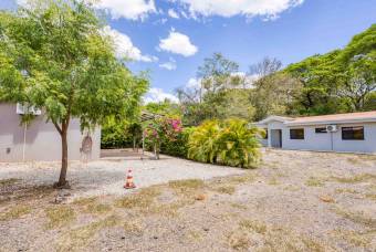 SE VENDE CASA EQUIPADA CON APARTAMENTO INDEPENDIENTE 