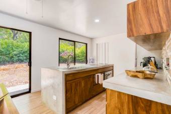 SE VENDE CASA EQUIPADA CON APARTAMENTO INDEPENDIENTE 