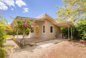 SE VENDE CASA EQUIPADA CON APARTAMENTO INDEPENDIENTE 