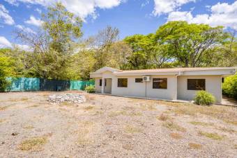 SE VENDE CASA EQUIPADA CON APARTAMENTO INDEPENDIENTE 