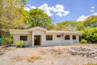 SE VENDE CASA EQUIPADA CON APARTAMENTO INDEPENDIENTE 