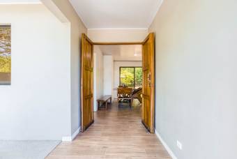 SE VENDE CASA EQUIPADA CON APARTAMENTO INDEPENDIENTE 