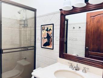 Venta casa lujo amplia con jardín, oficina y jacuzzi $498,000 #26-1825 GS