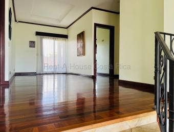 Venta casa lujo amplia con jardín, oficina y jacuzzi $498,000 #26-1825 GS