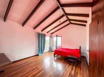 Venta de Casa en Sabanilla-Montes de Oca.
