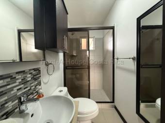 Alquiler de Hermoso Apartamento de 3 Habitaciones en Curridabat 26-1860