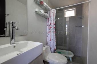 Venta apartamento con balcón y vista en condominio con amenidades completas 26-1527 GS