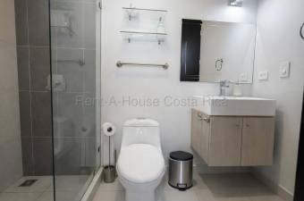 Venta apartamento con balcón y vista en condominio con amenidades completas 26-1527 GS