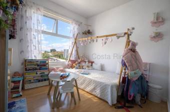 Venta apartamento con balcón y vista en condominio con amenidades completas 26-1527 GS