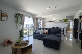 Venta apartamento con balcón y vista en condominio con amenidades completas 26-1527 GS