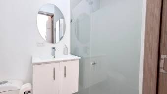 Venta apartamento moderno con balcón y paneles solares en condominio exclusivo 26-874 GS