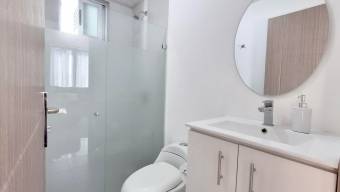 Venta apartamento moderno con balcón y paneles solares en condominio exclusivo 26-874 GS