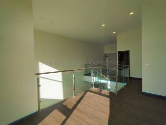 Penthouse de 2 niveles ideal para inversión en Torres de Heredia #26-1807 GS