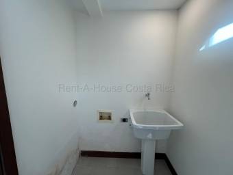 Hermoso penthouse moderno con grandes ventanas ideal para inversión en Torres de Heredia #26-1805 GS