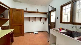 Alquiler de Apartamento Tipo Casa en Escazú, San José. RAH 26-1365