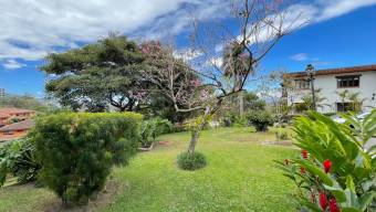 Alquiler de Apartamento Tipo Casa en Escazú, San José. RAH 26-1365