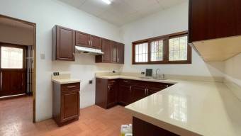 Alquiler de Apartamento Tipo Casa en Escazú, San José. RAH 26-1365