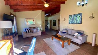 Se vende espaciosa casa en San Antonio Escazú 26-1567