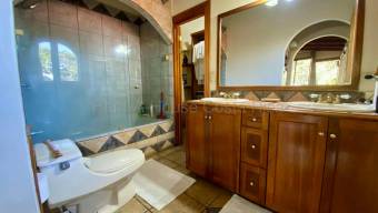 Se vende espaciosa casa en San Antonio Escazú 26-1567