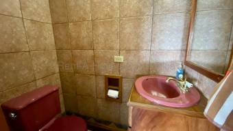 Se vende espaciosa casa en San Antonio Escazú 26-1567