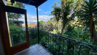 Se vende espaciosa casa en San Antonio Escazú 26-1567