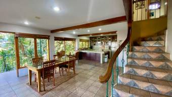 Se vende espaciosa casa en San Antonio Escazú 26-1567