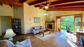 Se vende espaciosa casa en San Antonio Escazú 26-1567