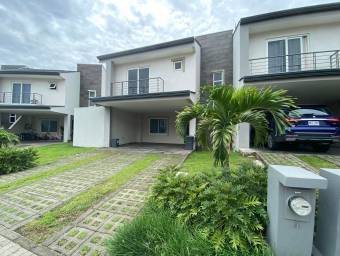 Se vende casa en San Rafael Escazú 25-1578