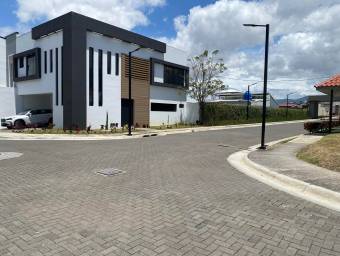 Se vende casa en San Rafael Escazú 26-522