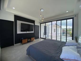 Se vende casa en San Rafael Escazú 26-522