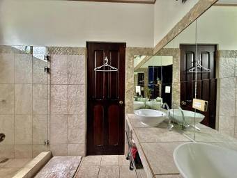 Se vende casa en Piedades Santa Ana 26-773