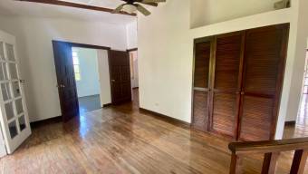 Se vende casa en Escazú Centro 25-2930