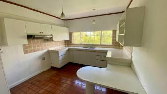 Se vende casa en Escazú Centro 25-2930