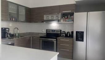 Apartamento con jardín privado y amenidades tipo club en condominio en Heredia #26-698 GS