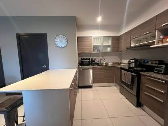 Apartamento con jardín privado y amenidades tipo club en condominio en Heredia #26-698 GS