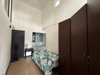 Oportunidad. Se vende casa en comunidad privada en Playa del Coco.